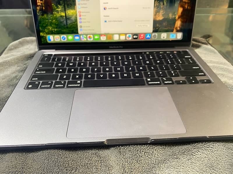 Macbook pro M2 chip touch bar 1