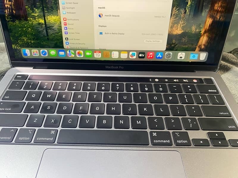 Macbook pro M2 chip touch bar 3