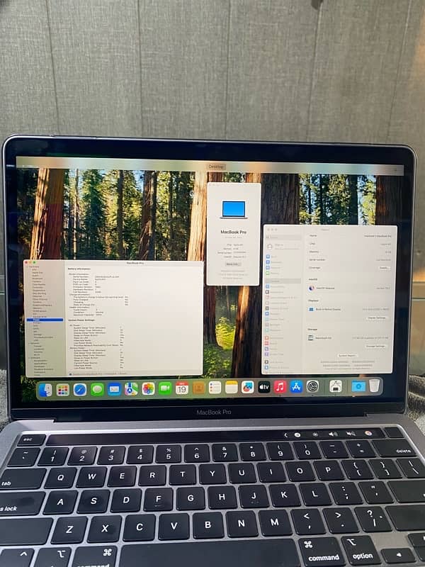 Macbook pro M2 chip touch bar 13