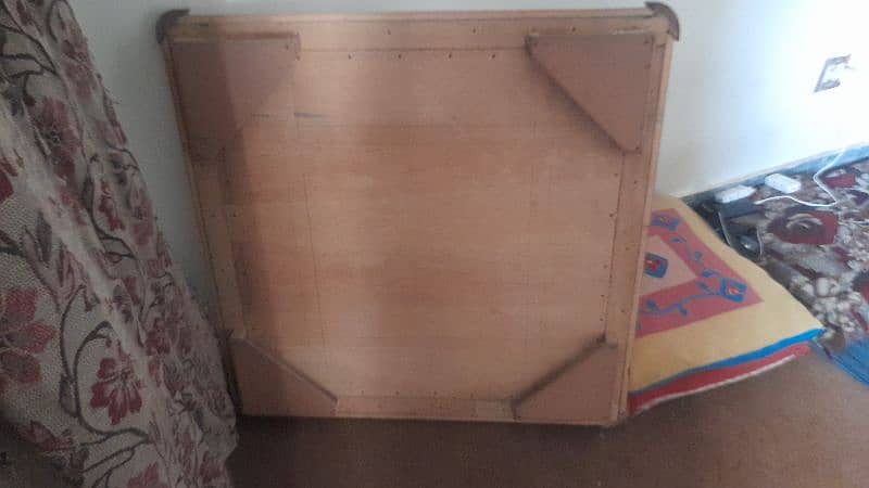 just like new carrom board 3 to 4 time use 8 months old . 2