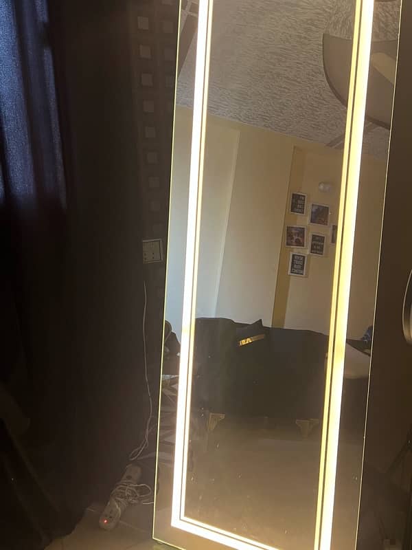 Led light mirror 4