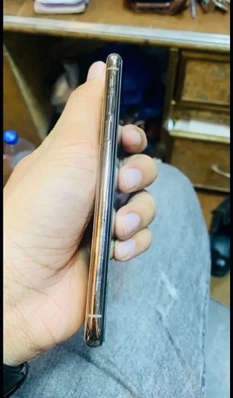 iPhone XS gold 2