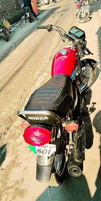 Honda 125 model 18 ki end ma Liya tha 3