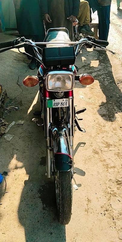 Honda 125 model 18 ki end ma Liya tha 4