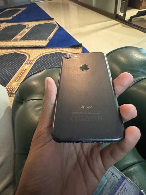 iPHONE 7 32 GB PTA APPROVED 2