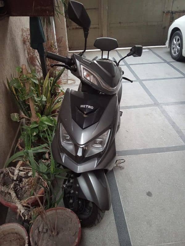 Metro Electric Scooty For Sale Only 4 months used 5