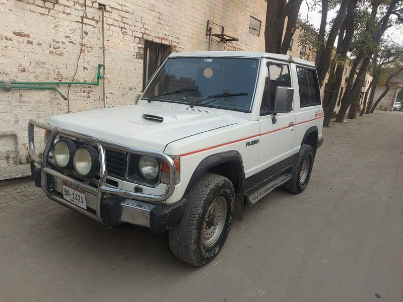 Mitsubishi Pajero 1988 3