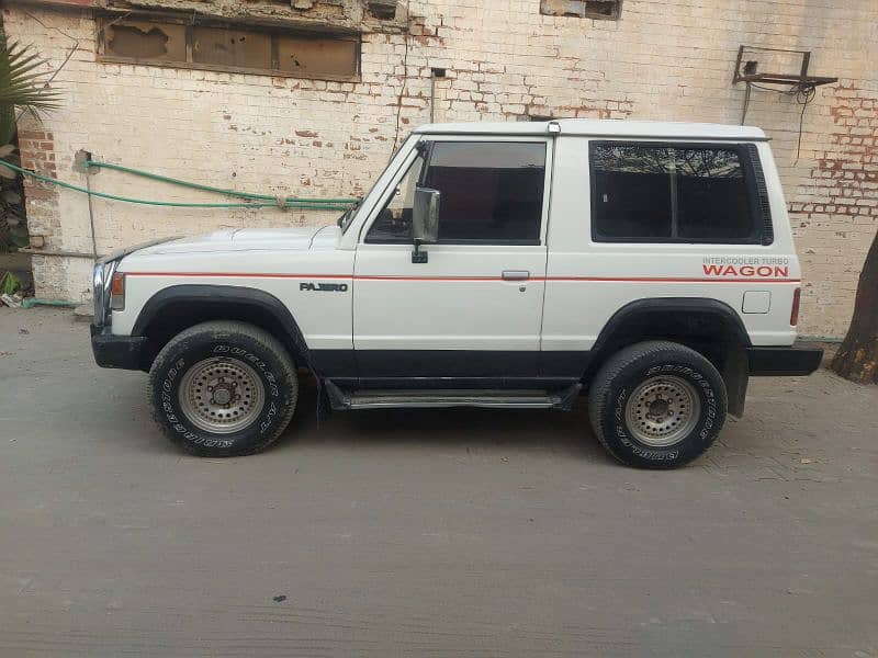 Mitsubishi Pajero 1988 6