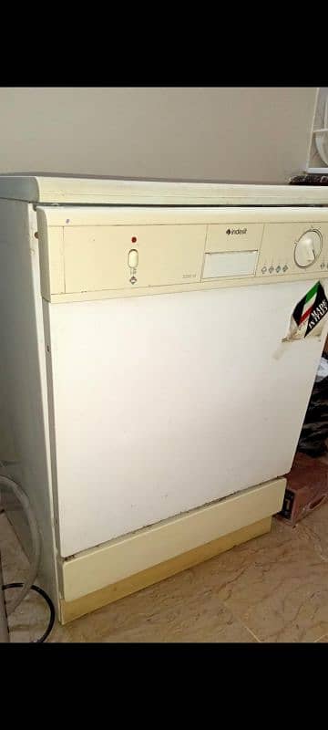 DISHWASHER indesit 4