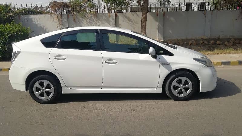 Toyota Prius 2015 5