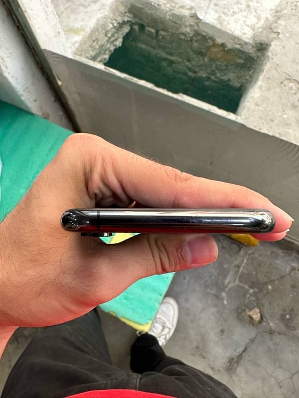 iPhone XS 64GB pta approved 4