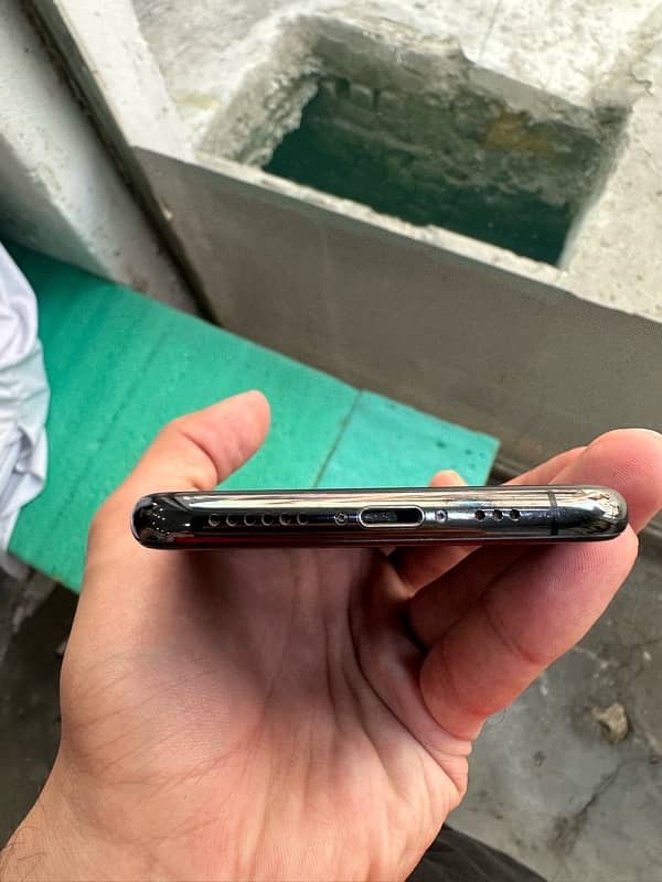 iPhone XS 64GB pta approved 5