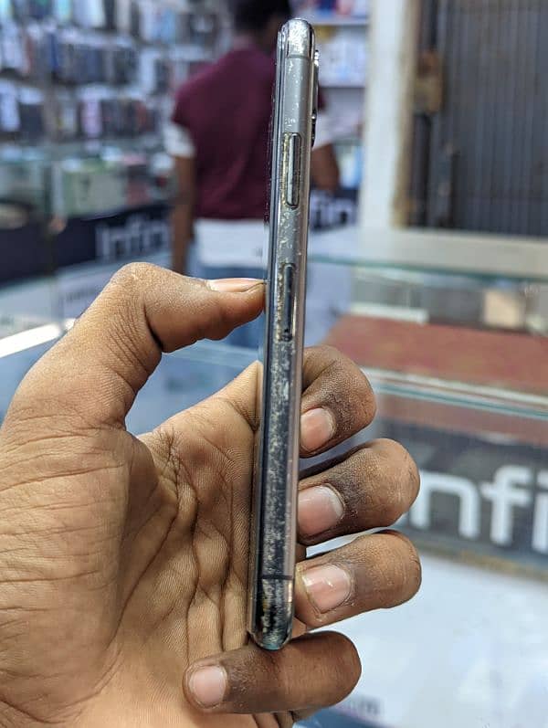 IPhone X Non PTA 5