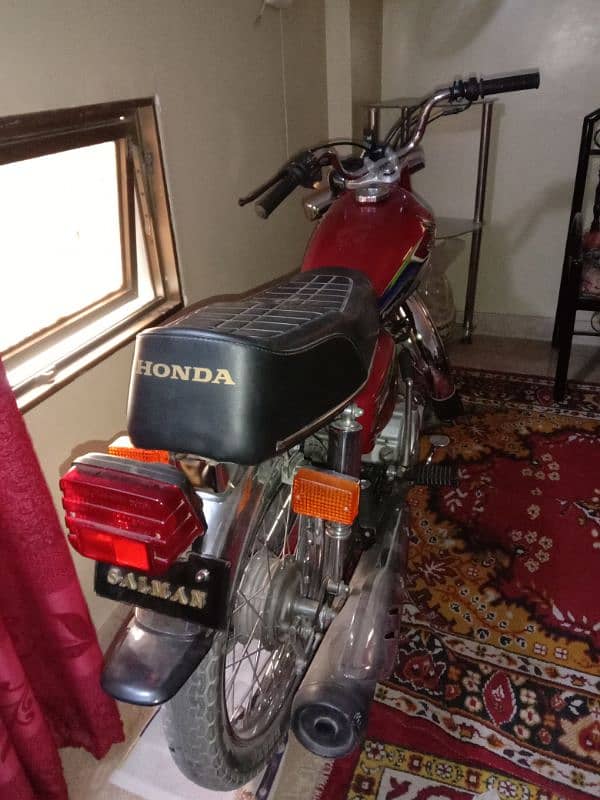 selling Honda CG125 1