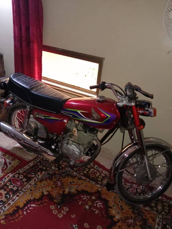 selling Honda CG125 2