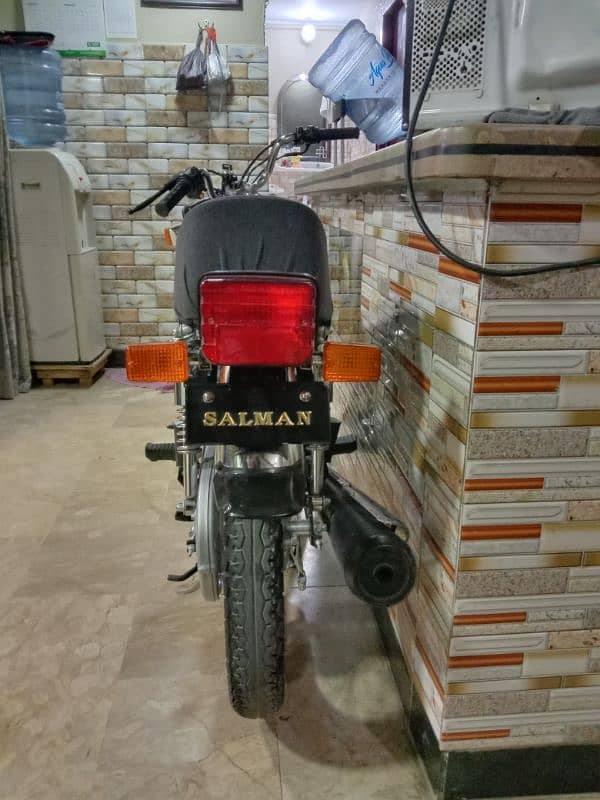 selling Honda CG125 4