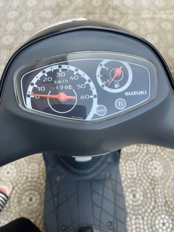 suzuki LETS4 49cc scooty 4