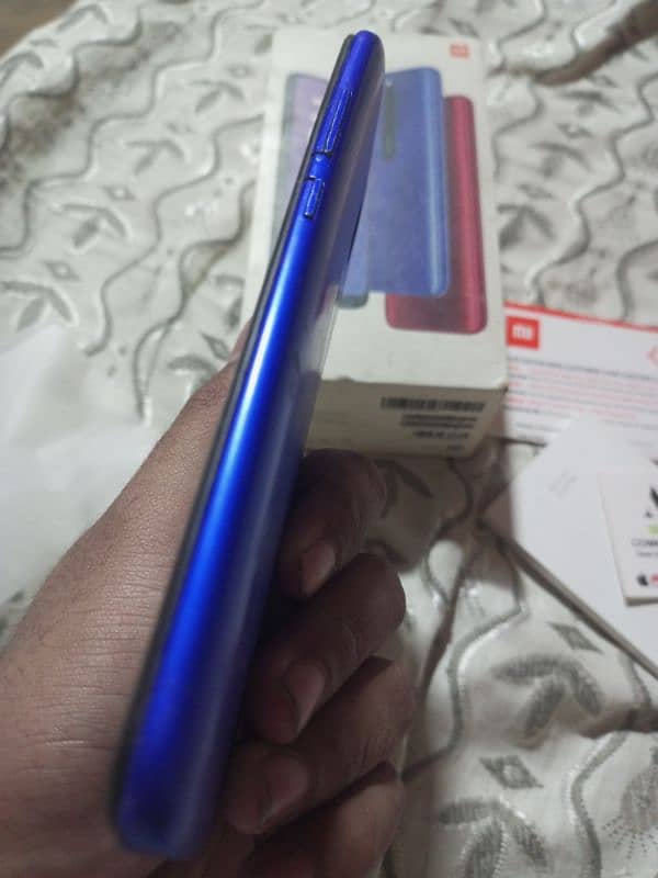 Redmi 8 4/64 with box 4