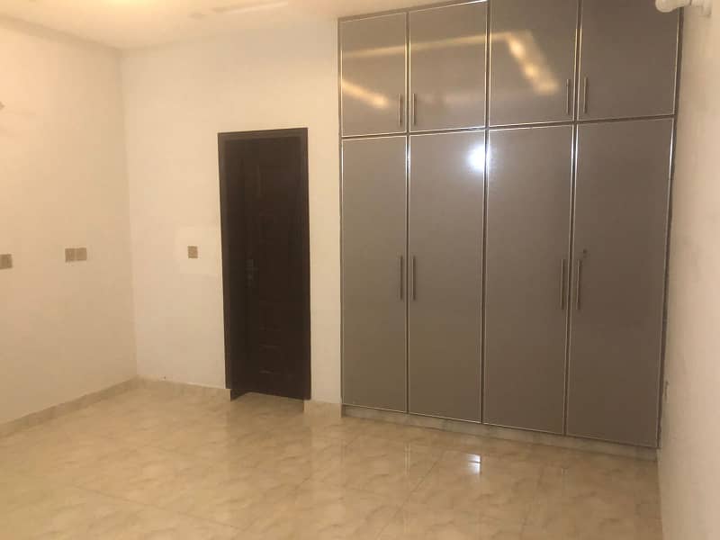 1 KANAL BEAUTIFUL UPPER PORTION AVAILABLE FOR RENT IN UET HOUSING SOCIETY 0