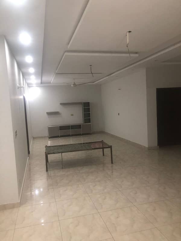 1 KANAL BEAUTIFUL UPPER PORTION AVAILABLE FOR RENT IN UET HOUSING SOCIETY 4