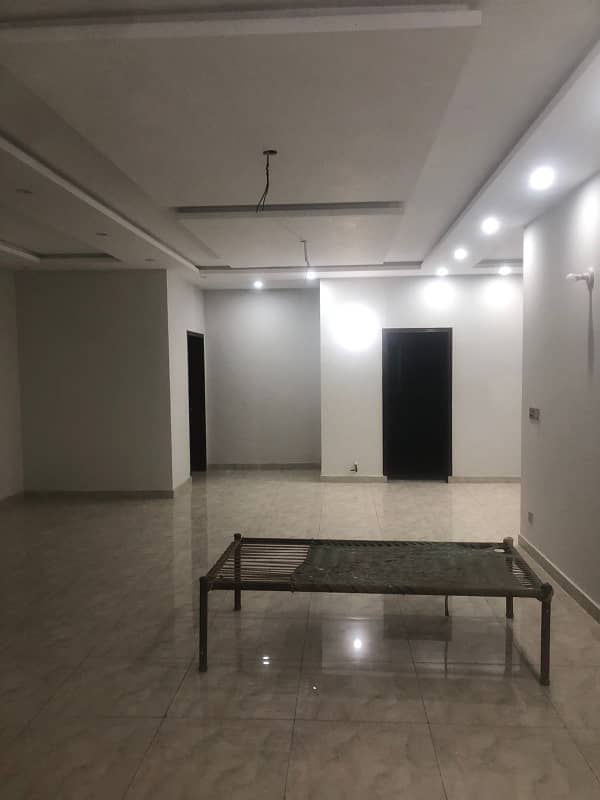 1 KANAL BEAUTIFUL UPPER PORTION AVAILABLE FOR RENT IN UET HOUSING SOCIETY 5