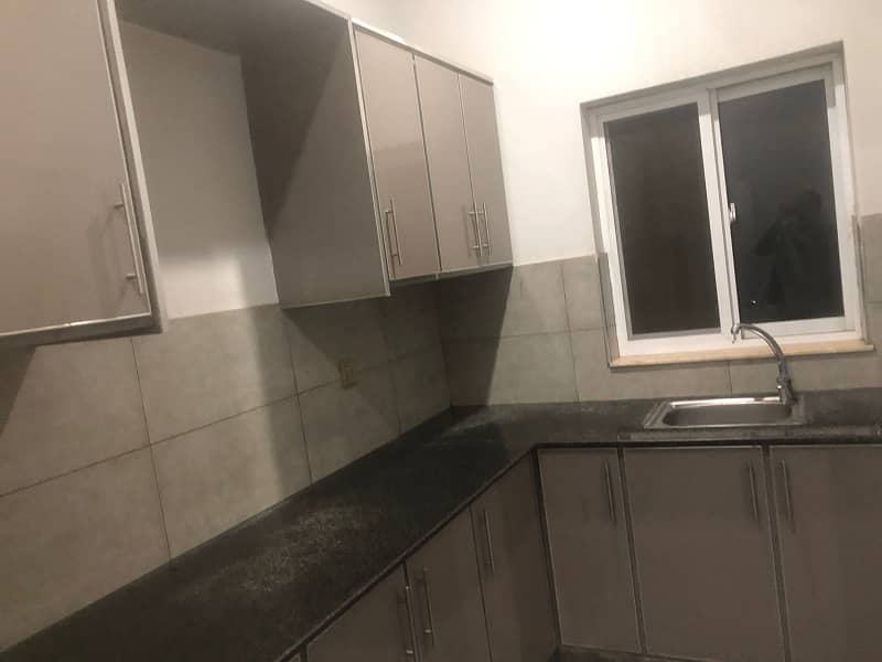 1 KANAL BEAUTIFUL UPPER PORTION AVAILABLE FOR RENT IN UET HOUSING SOCIETY 7