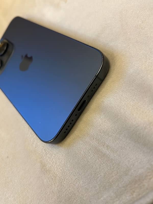 iPhone 15 pro 128 gb 4