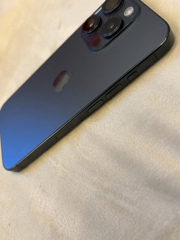 iPhone 15 pro 128 gb 8