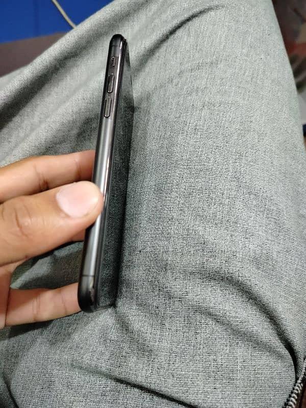 Iphone 11 pro Non PTA 4