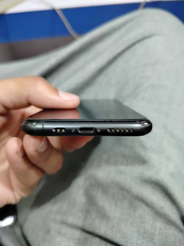 Iphone 11 pro Non PTA 5