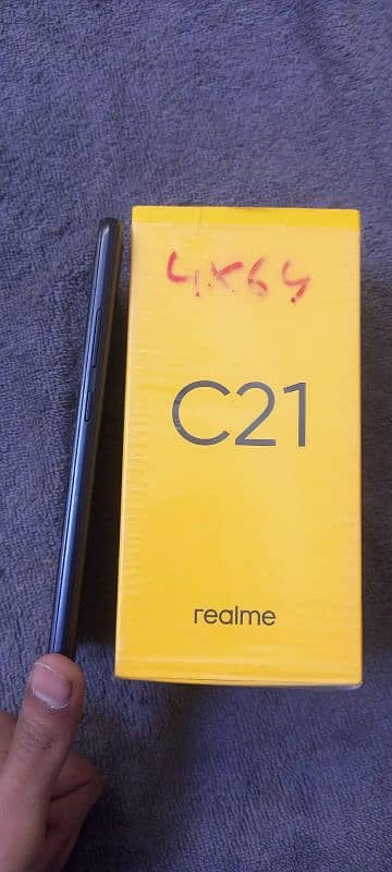 realme c21 (4/64 4