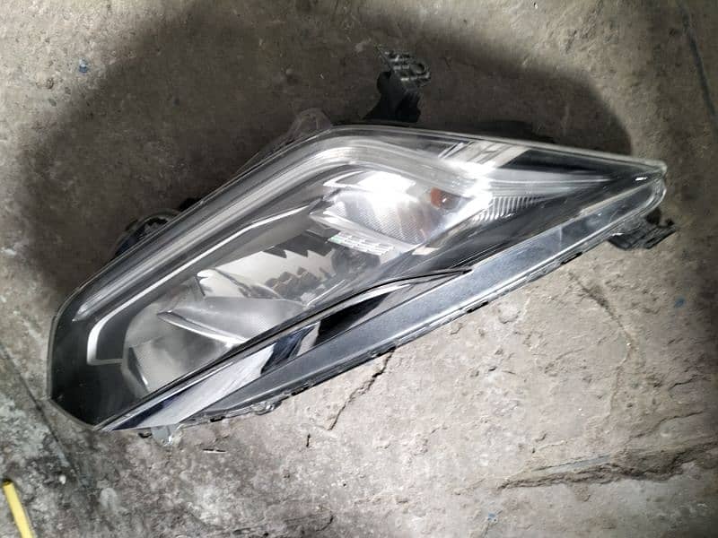 right side head light 0