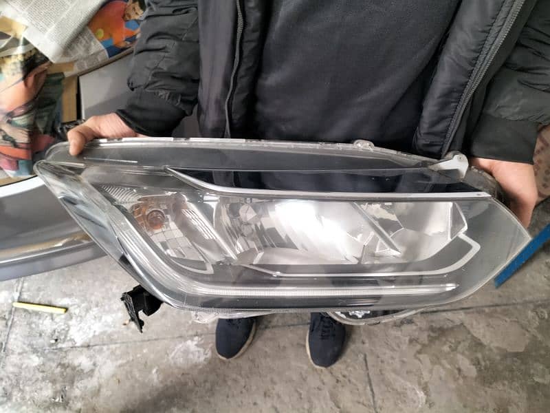 right side head light 4