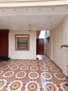 One kanal triple Storie house for sale in Sabzazar