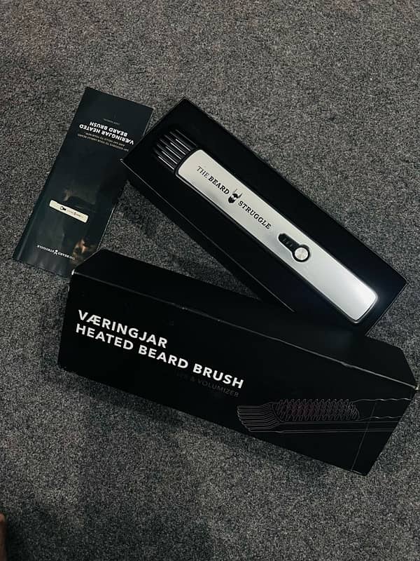 The Beard Struggle Vaeringjar Heated Beard Brush 3