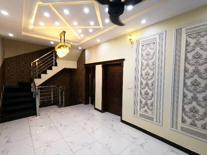 Prime Location Wapda Town Phase 1 - Block G5 5 Marla House Up For sale 14