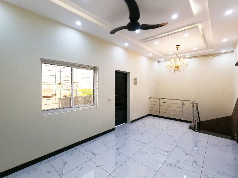 Prime Location Wapda Town Phase 1 - Block G5 5 Marla House Up For sale 20