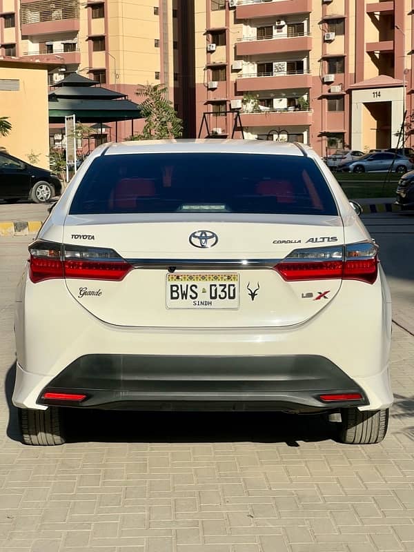 Toyota Altis Grande 2022 1