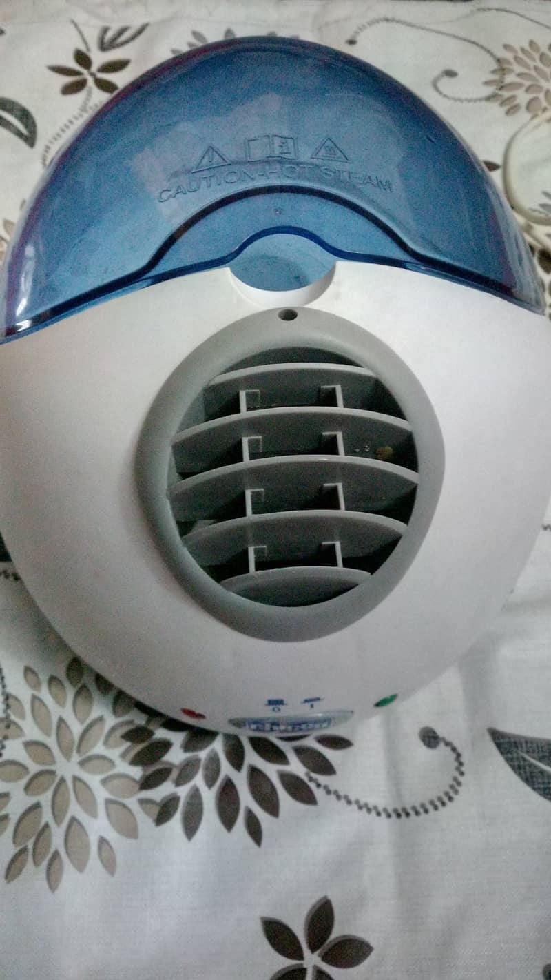 CHICCO hot vapor humidifier Blue Space' model  With a 3.2 liter 1