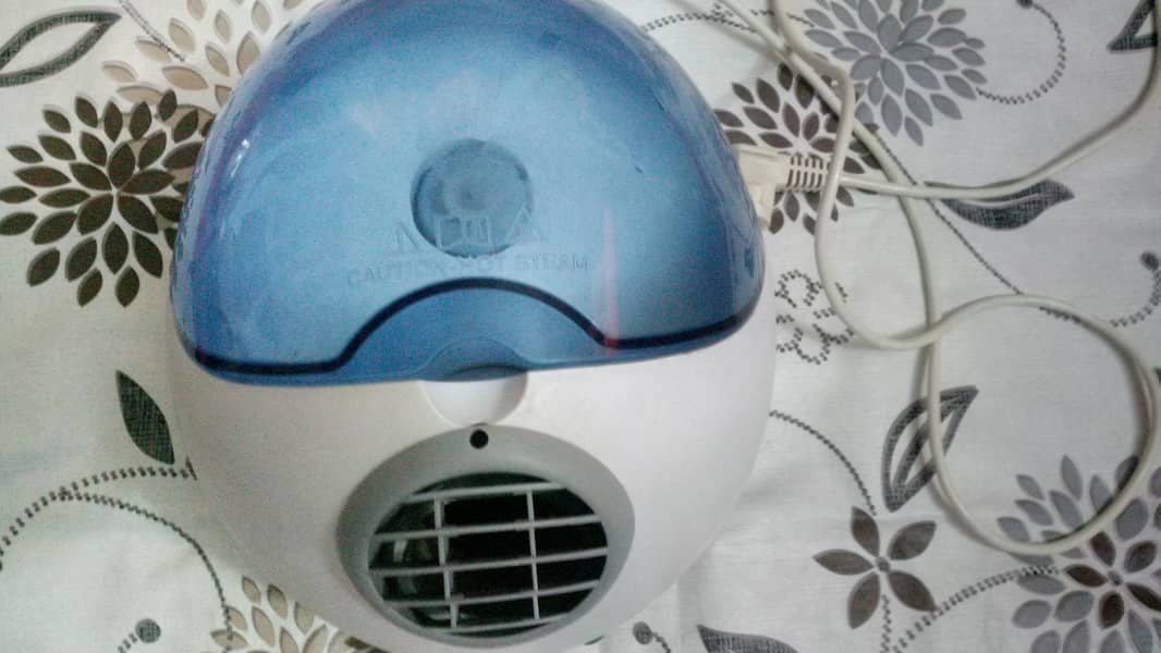 CHICCO hot vapor humidifier Blue Space' model  With a 3.2 liter 2