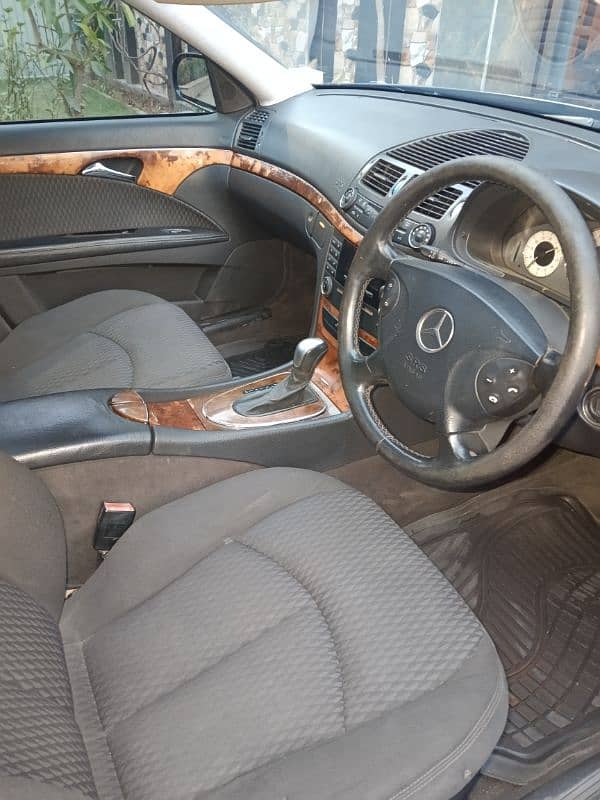 Mercedes E 200 kompressor 2004 full option brand new 4