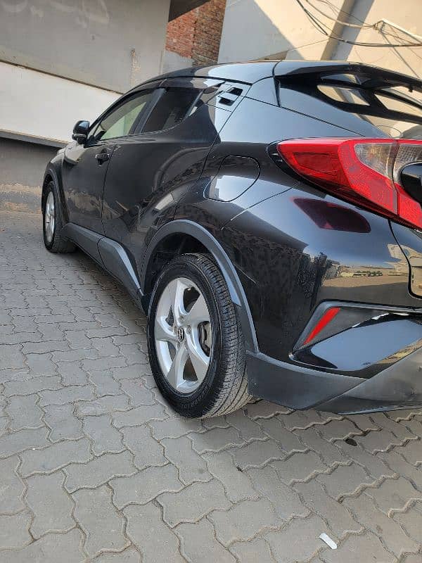 Toyota C-HR 2016 1