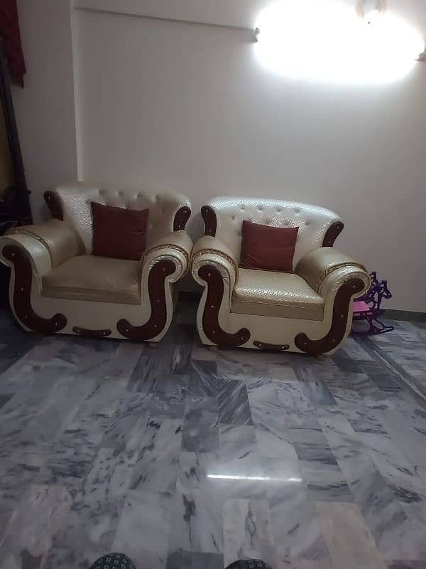 Sofa Set - Sofas - Luxurious Looking - Mint Condition (Negotiable) 1