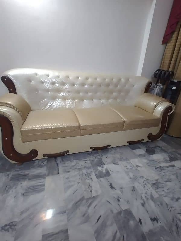 Sofa Set - Sofas - Luxurious Looking - Mint Condition (Negotiable) 5