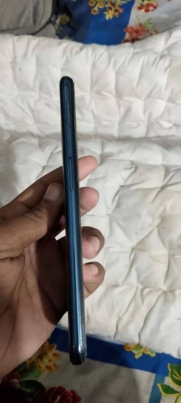 i am selling my mobile oneplus N200 5