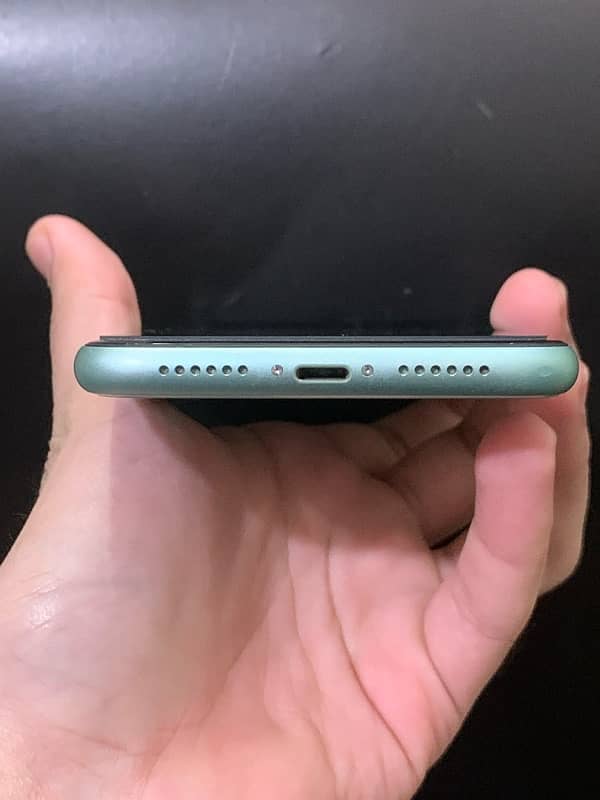 Iphone 11 , 64GB lush Condition, JV 4