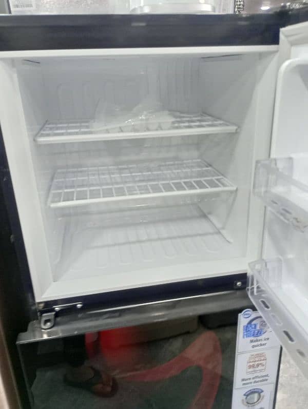 Only 1 day use new fridge 4