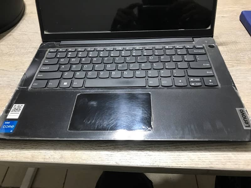 Lenovo V14 G3 1