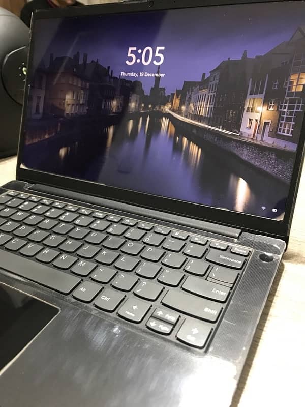 Lenovo V14 G3 2