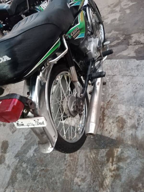 Taki tapa 2013 model ka ha . . bike 2015 model ha 3